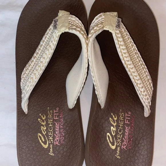 Skechers Women's Cream Braided Strap Flip-Flops with Brown Footbed - Picture 2 of 7